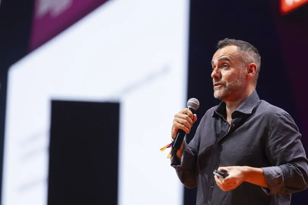 BIG IA | Escuela de Marketing Digital, IA y Negocios 5 Romuald